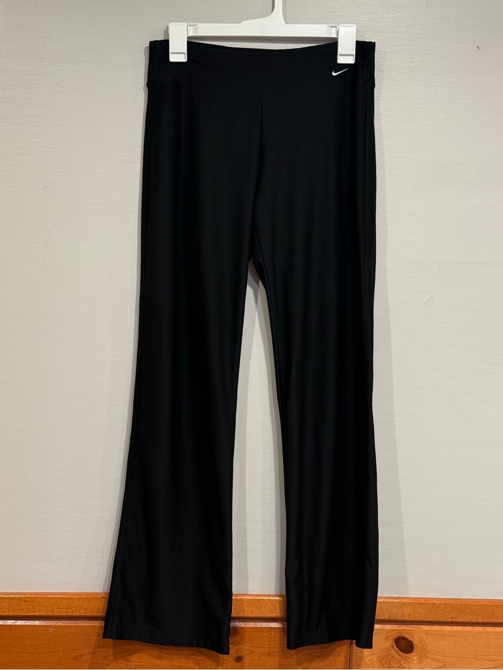 Nike Mid-Rise Flare Athletic Black Workout Sleek Pants Women's Small 4-6